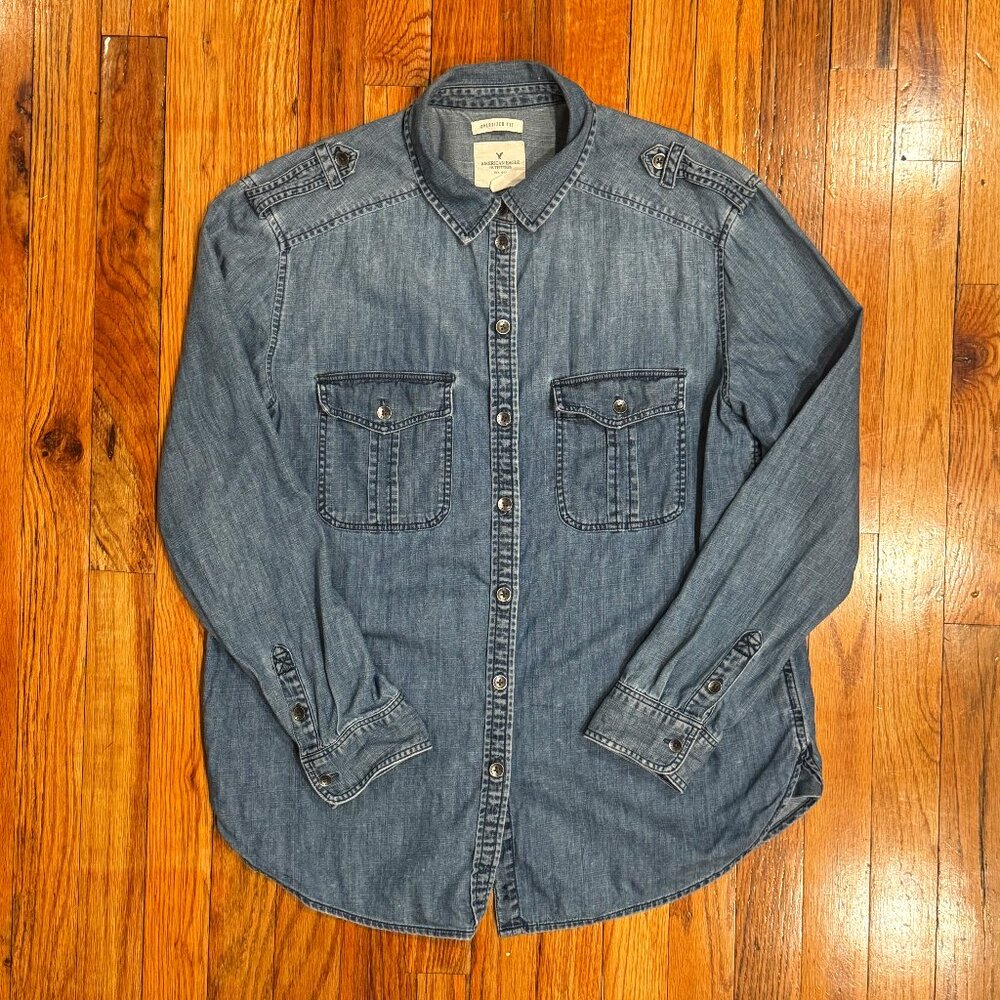 American Eagle Outfitters Women's Long Sleeve Denim Button Down Shirt Size Small